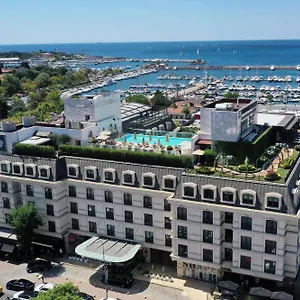 מלון Wyndham Grand Kalamis Marina